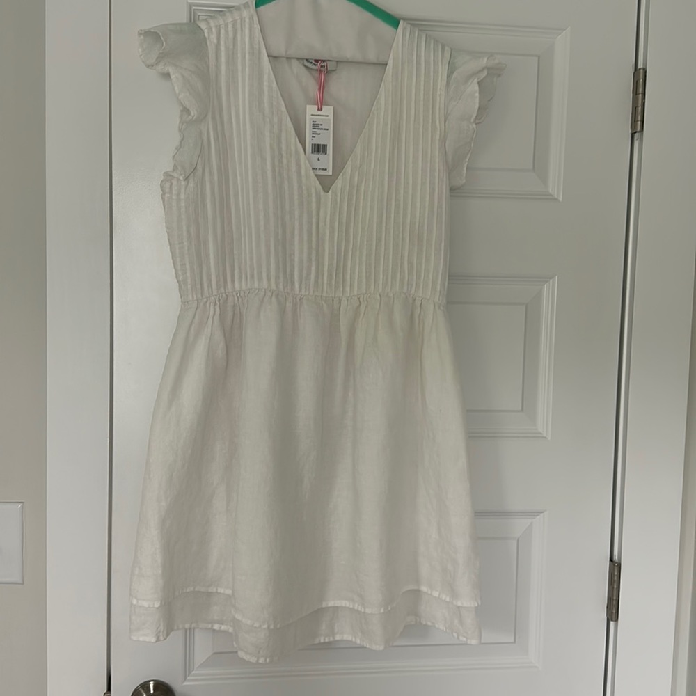 Vineyard Vines white linen pin tuck dress in size L.